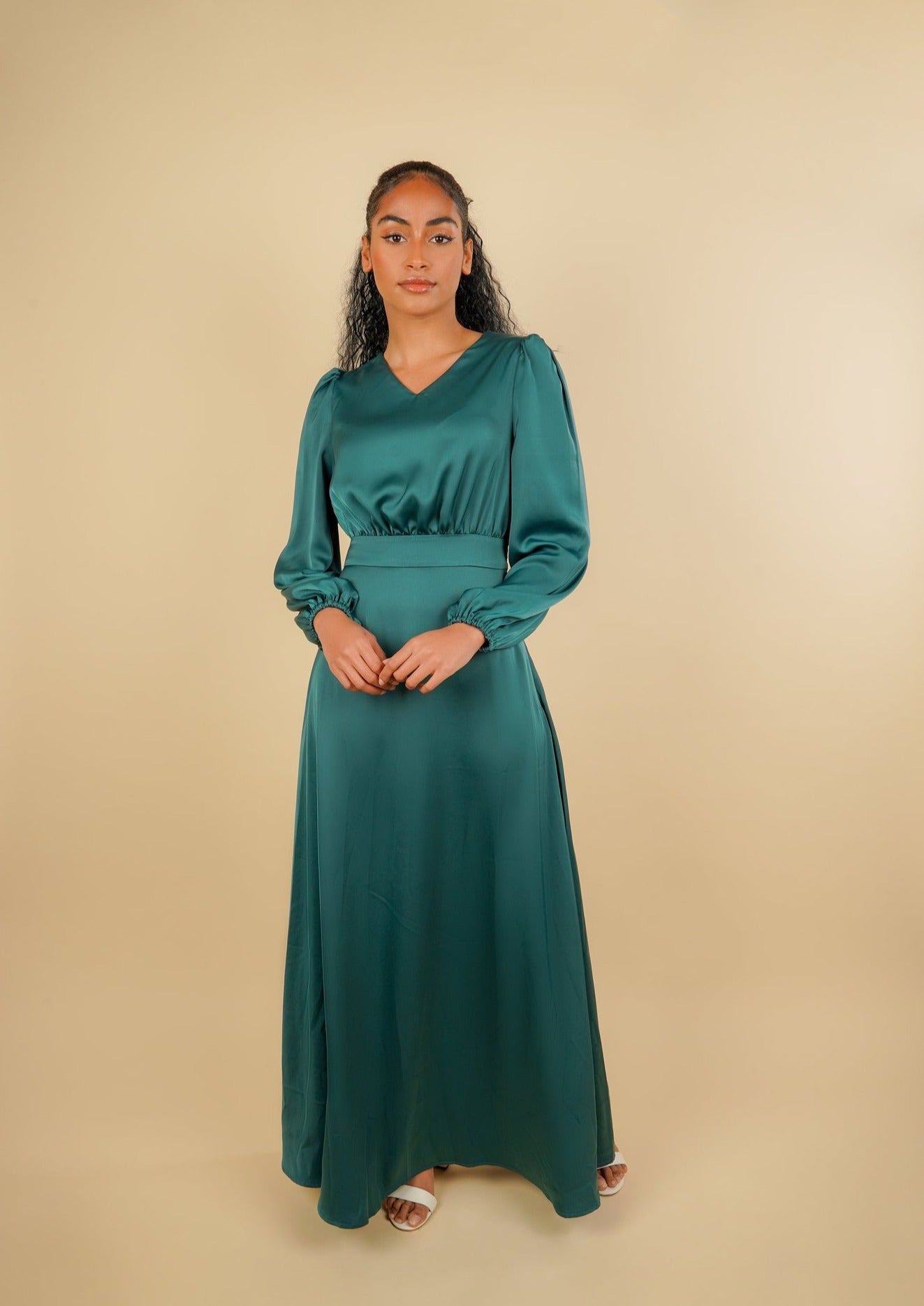 Inayah V-Neck Maxi Dress - Emerald green - AMARIAH