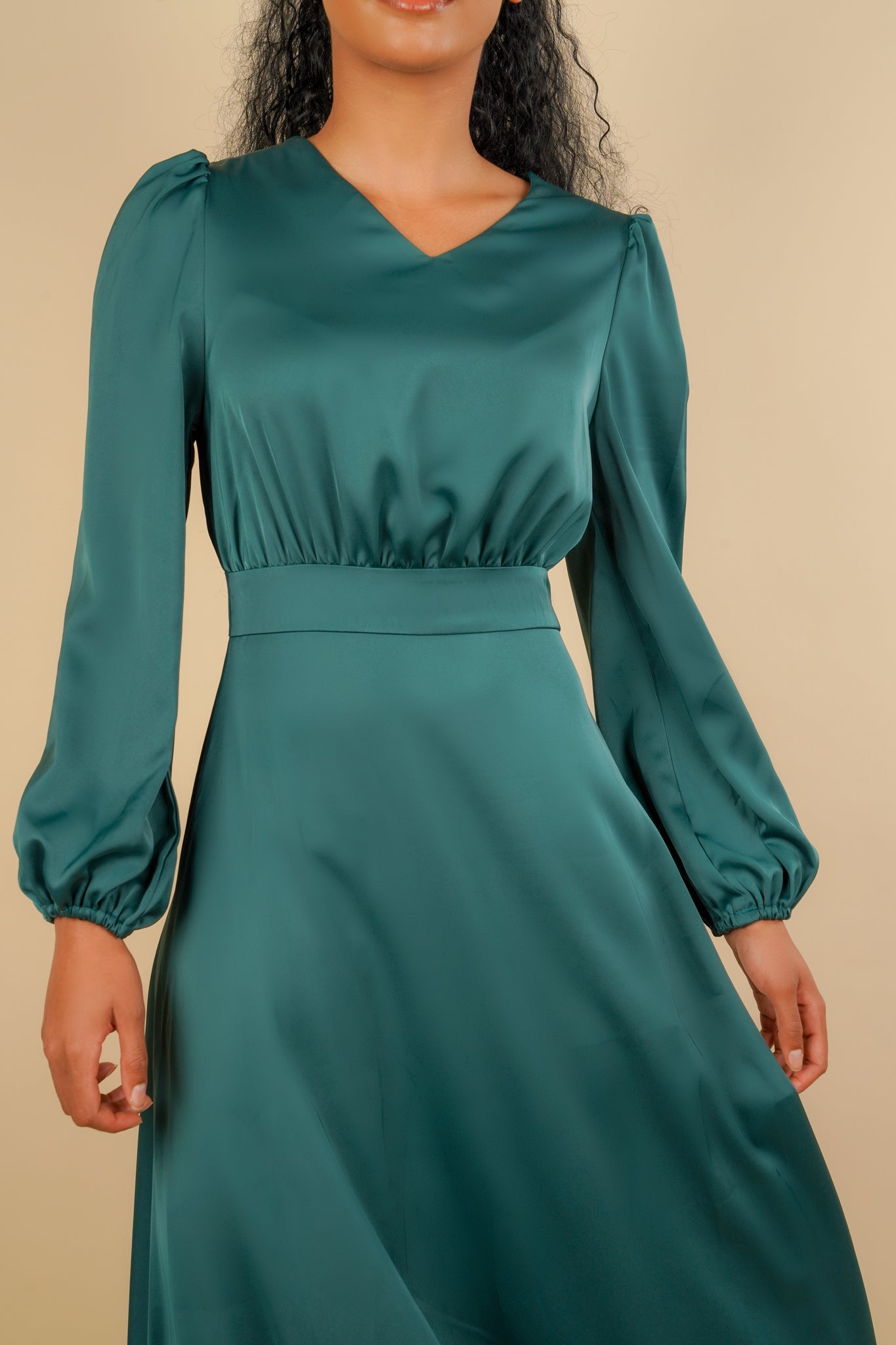 Inayah V-Neck Maxi Dress - Emerald green - AMARIAH