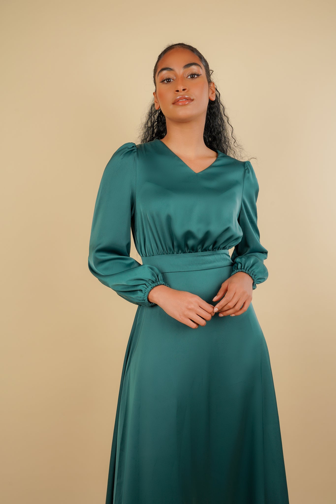 Inayah V-Neck Maxi Dress - Emerald green - AMARIAH